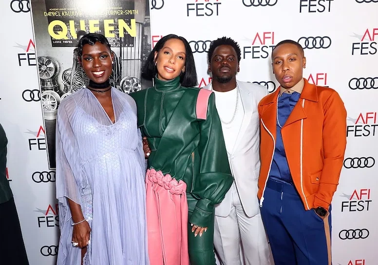 婉儿别闹团队与国际明星在红毯上的合影